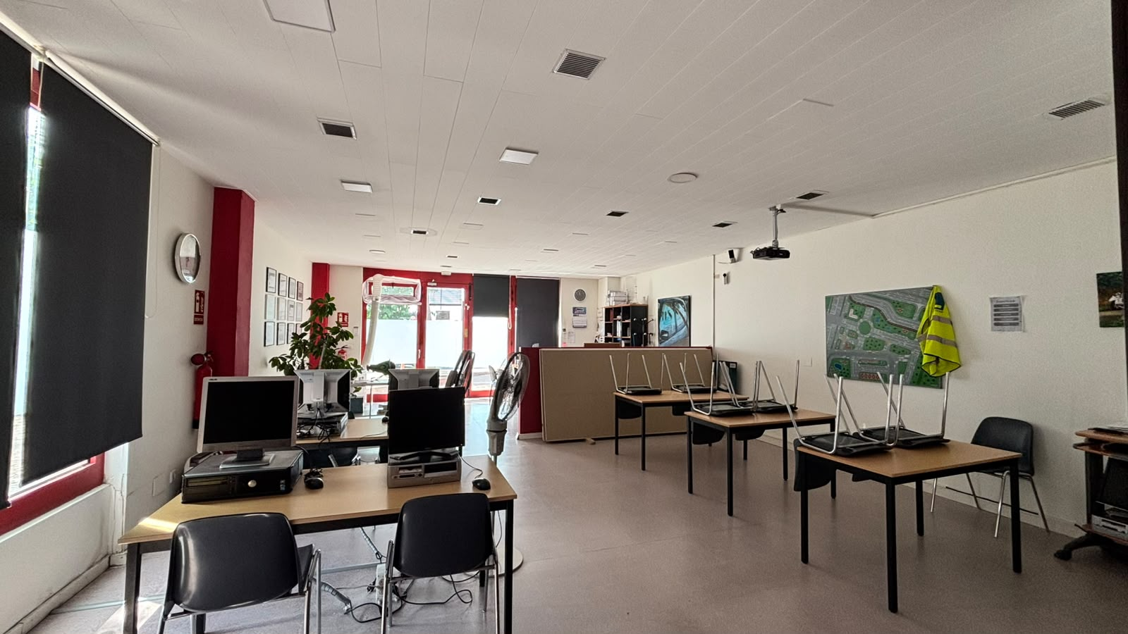 Aula teòrica de l'Autoescola Loreto a Cunit