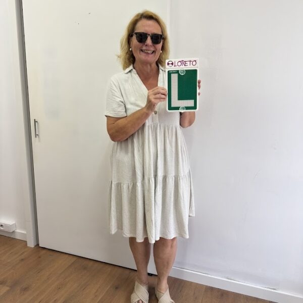 ¡Ya tenemos nuevos conductores en la familia! 🚗💨
¡Enhorabuena Rocío, Eloi y Ramon! 🎉👏🏼
Vuestro esfuerzo, constancia y actitud os han llevado al ¡APTO! y no podemos estar más orgullosos.
Desde Autoescola Loreto os damos la enhorabuena por haber conseguido vuestro carnet.
Ahora toca disfrutar de esta nueva etapa… ¡la carretera os espera! 🛣️✨
Si tú también quieres conseguir tu carnet de conducir, ¡este es el momento!
Confía en nosotros y empieza tu camino con un equipo que te acompaña de principio a fin 🚦💙
#NuevosConductores #FelicidadesRocíoElioRamón #Aprobados #CarnetConseguido #autoescuelaloreto  #VamosPorElCarnet #ExamenSuperado #OrgulloAutoescuela