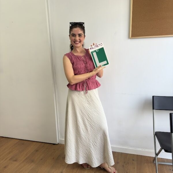 ¡Enhorabuena, Natalia! 🎉
¡APTO en circulación conseguido! ✅🚘
Tu constancia, esfuerzo y actitud positiva han dado sus frutos… ¡ya eres oficialmente conductora! 🙌🏼
Desde AUTOESCOLA LORETO, te damos la enhorabuena por este gran logro. ¡Nos alegra muchísimo haber formado parte de tu camino! 💙
Ahora empieza una nueva etapa sobre ruedas… ¡a disfrutarla con seguridad y libertad! 🛣️💫
#FelicidadesNatalia #CarnetConseguido #AptaEnCirculación #autoescuelaloreto #VamosPorElCarnet #NuevaConductora #ExamenSuperado