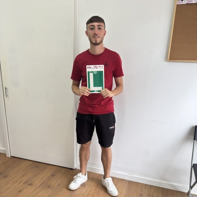 ¡Enhorabuena Jaume, Aida, Nicolás y Josep Maria! 🎊
¡Ya tenéis vuestro APTO en circulación! ✅🚘
Nos llena de orgullo ver cómo vuestro esfuerzo y constancia han dado sus frutos.
¡Ya sois oficialmente conductores! 🛣️💪🏼
Desde Autoescola LORETO os damos las gracias por confiar en nosotros para acompañaros en este camino. ¡Ahora a disfrutar de la carretera con responsabilidad y libertad! 💙
¿Y tú? ¿Aún sin carnet?
¡Te ayudamos a conseguirlo!
📍 Sitges - C/ de Rafael Llopart 20 (627 37 39 52)
📍 St Pere de Ribes - C/ Nou 34 Local 01 (628 26 58 21)
📍 Cunit - Av. Barcelona 71-73, Local 09 (690 12 99 02)
📲 Escríbenos por redes o WhatsApp 
#AptoConseguido #NuevosConductores #FelicidadesJaumeAidaNicolásJosepMaria #CarnetConseguido #VamosPorElCarnet #Autoescuelaloreto #ExamenAprobado #OrgulloAutoescuela